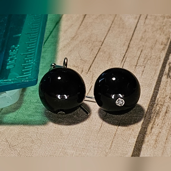 [MIX IT] Black Single Bead Dangle Earrings w/hook NWOT - Picture 3 of 5